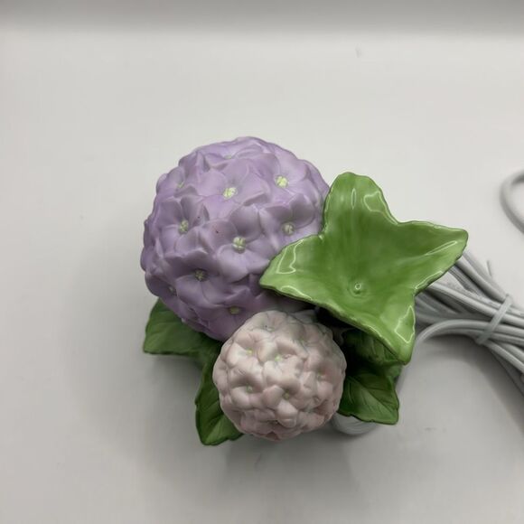 Vintage AVON Home, fragrance collection, hydrangea & lilac nightlight diffuser - Picture 7 of 11